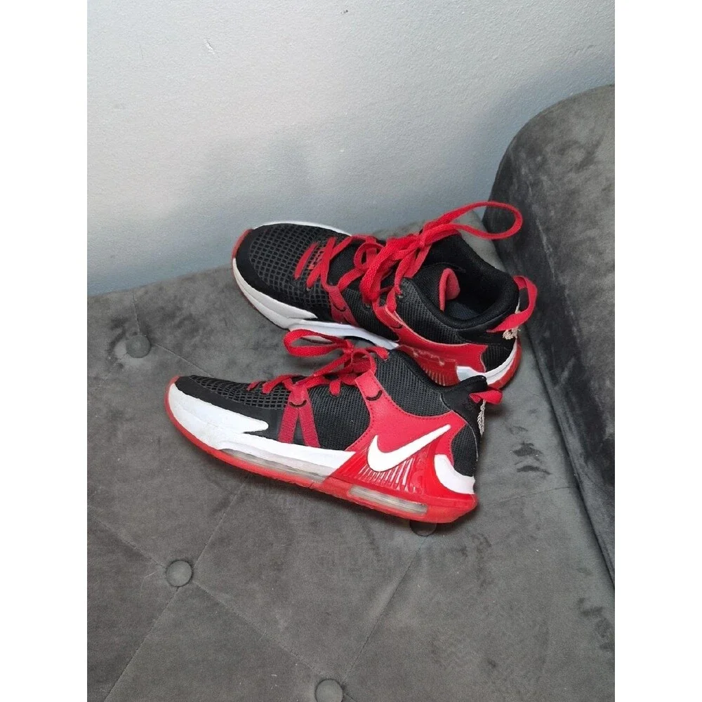 Nike youth athletic