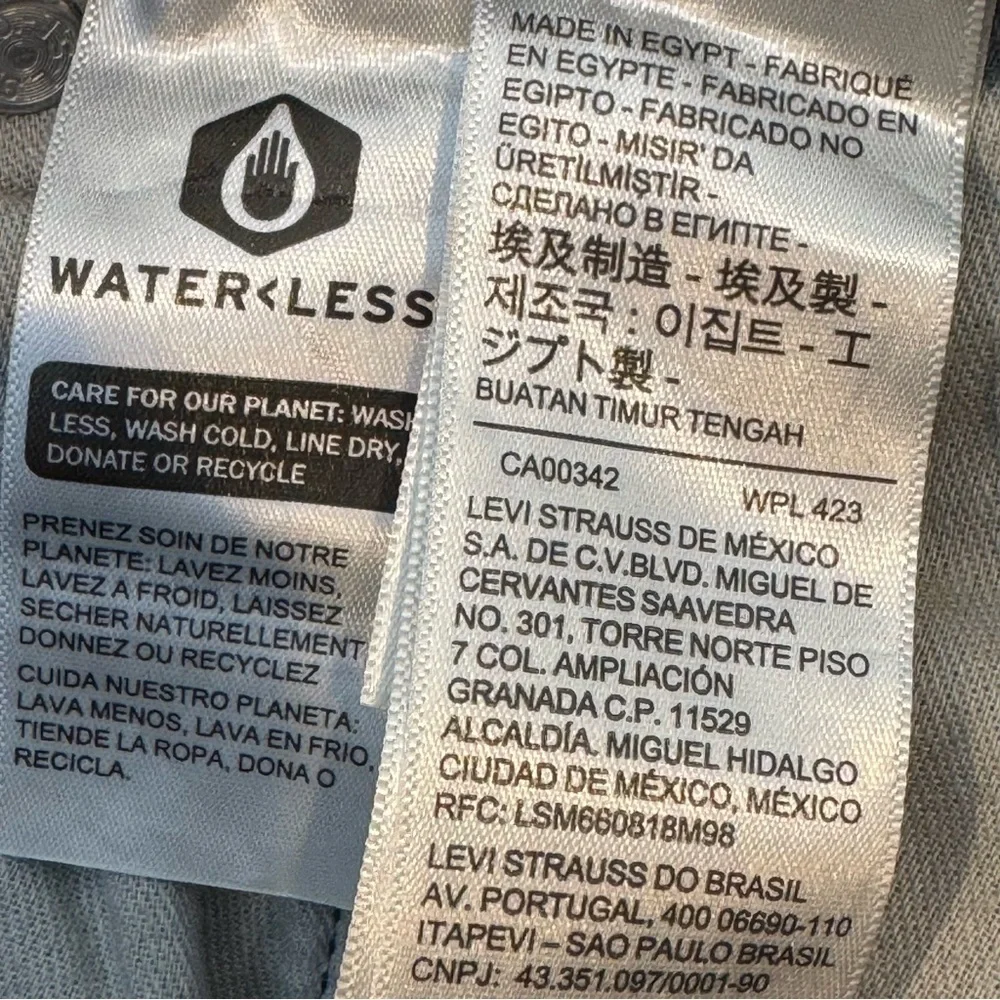 Levis comfortable silence