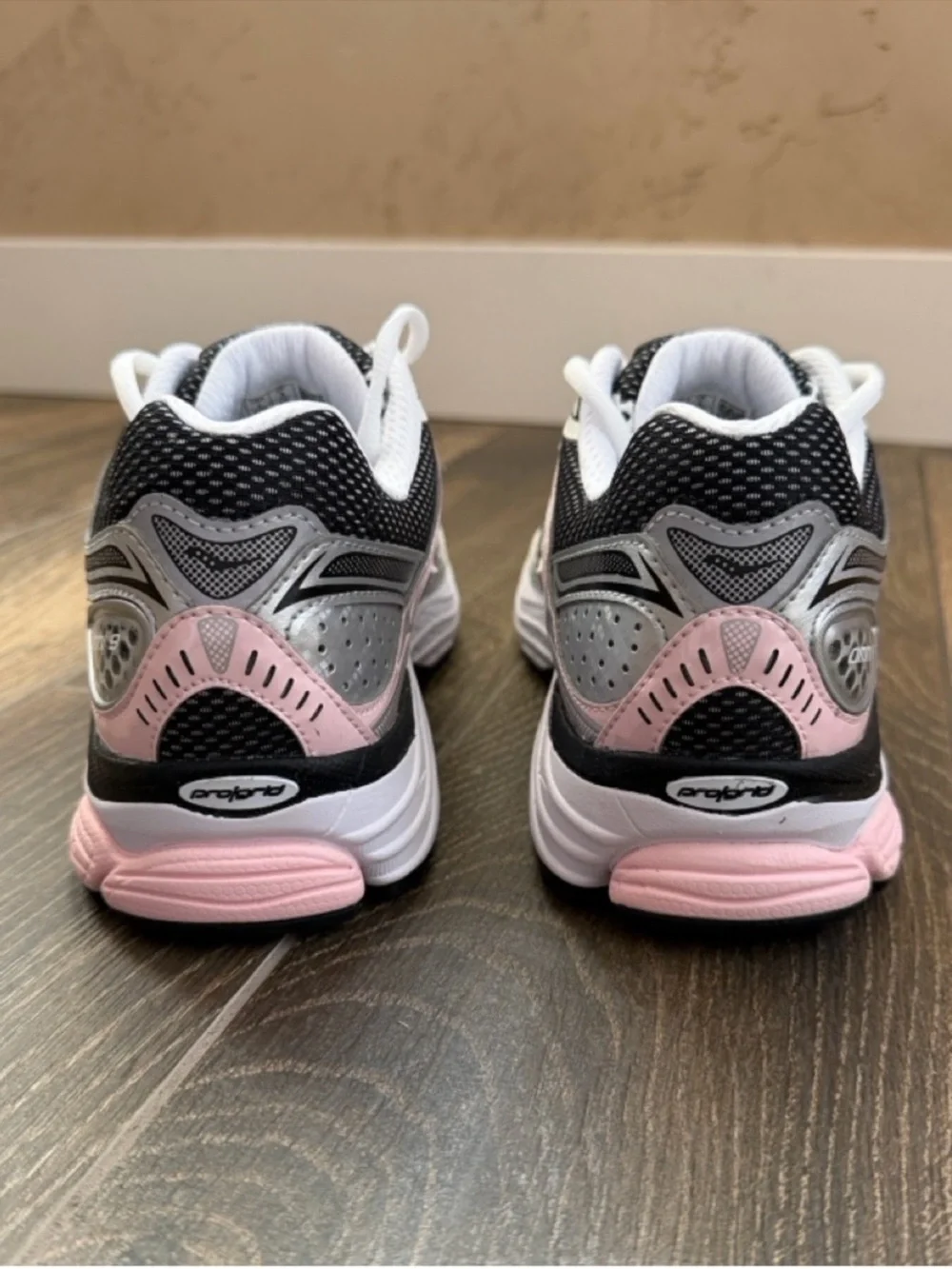 Saucony nwot men