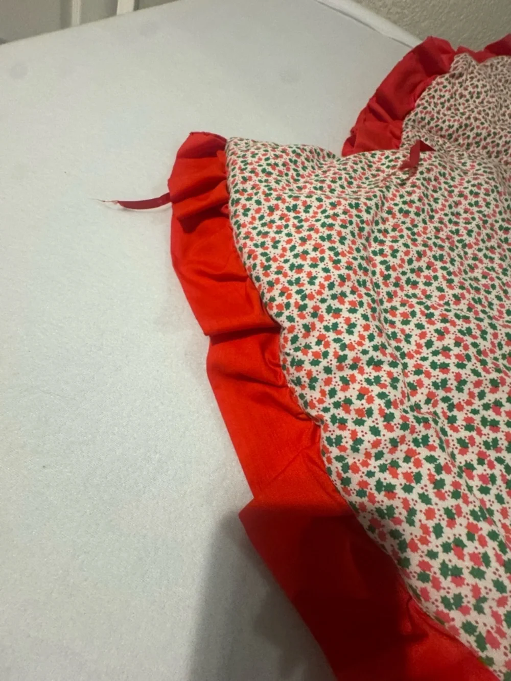 Vintage Red Ruffle Hem Christmas Tree Skirt