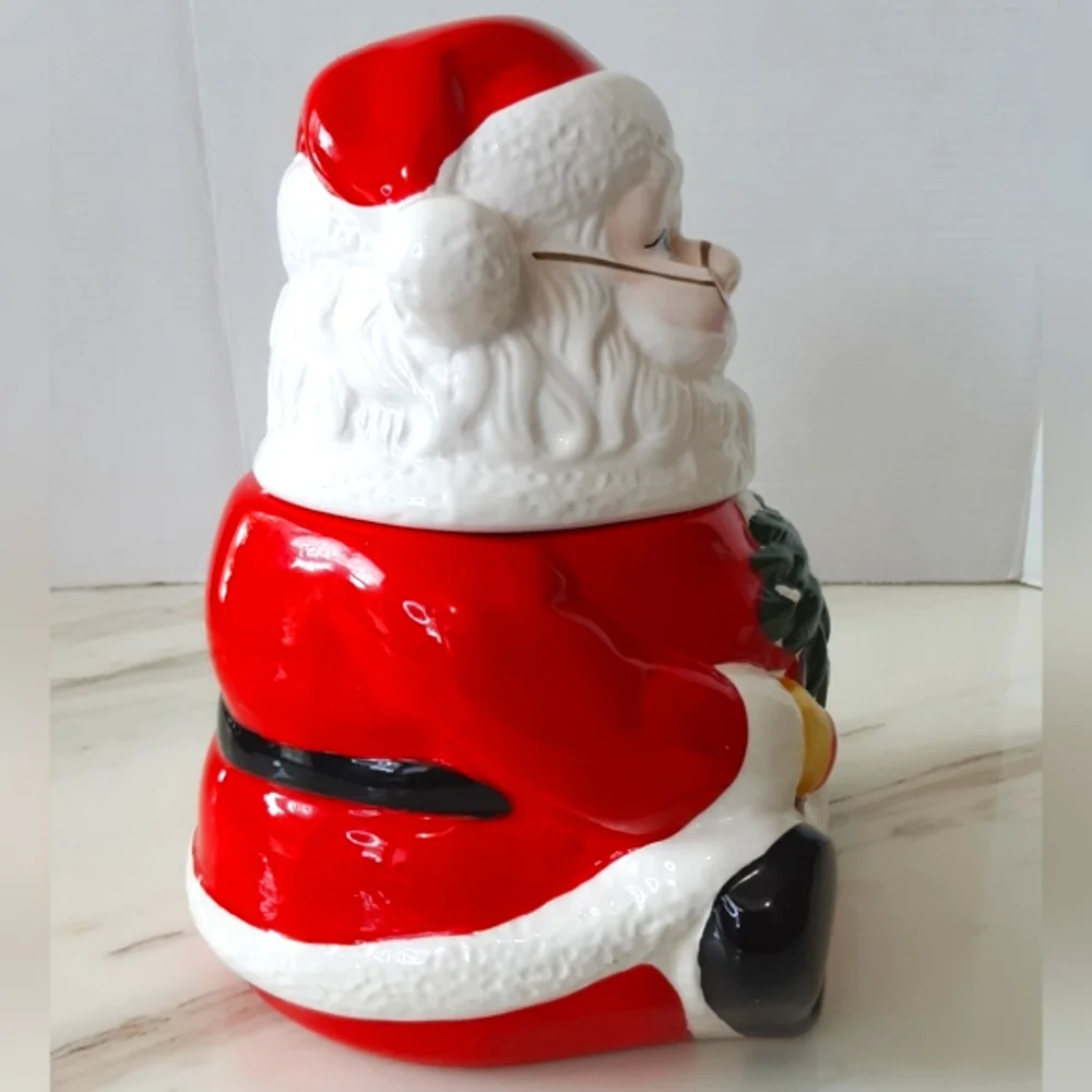 Gibson sitting santa