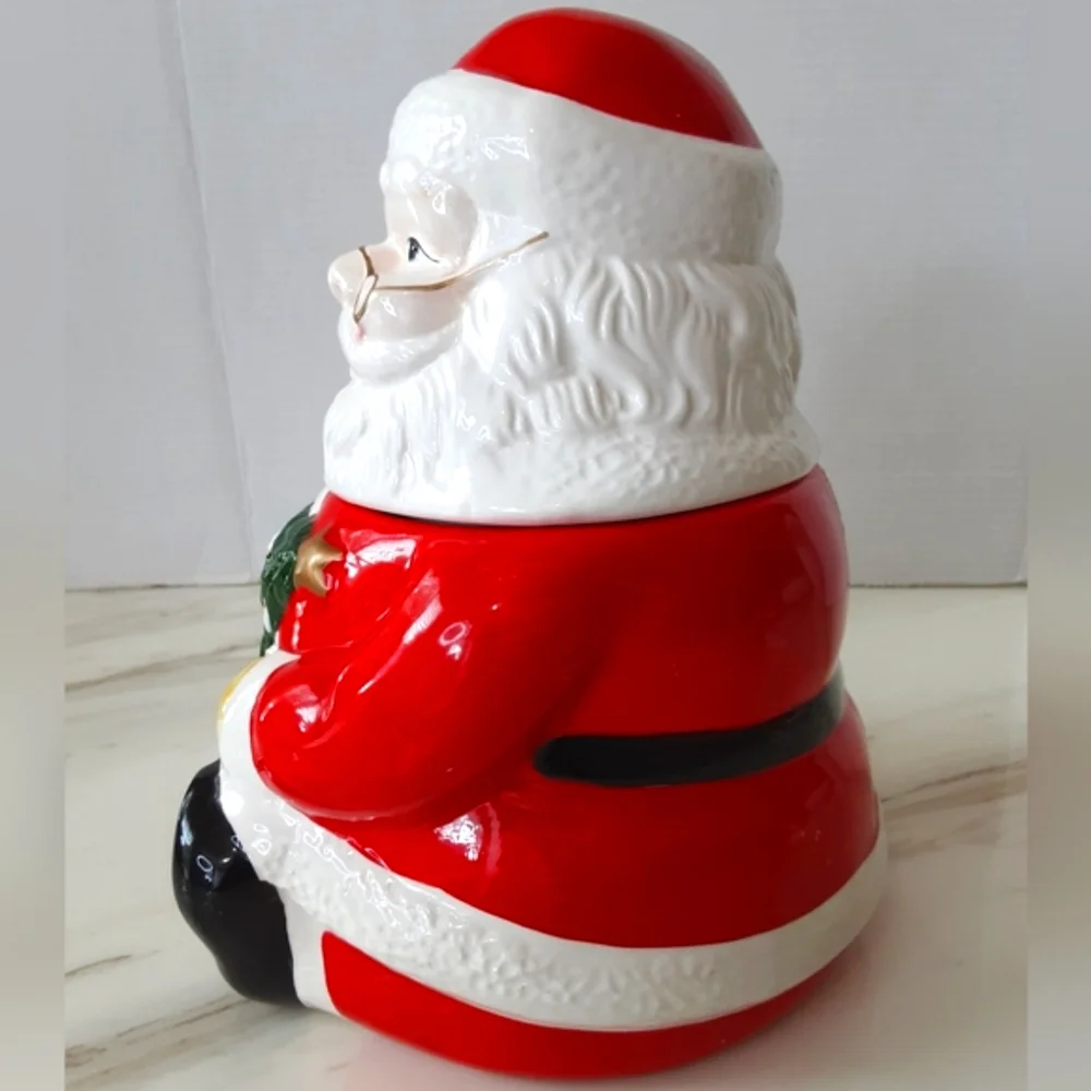 Gibson sitting santa