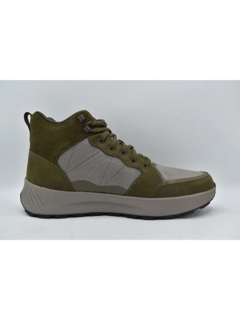 Teva mens size