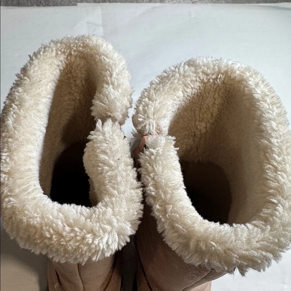 Carter’s pink and Cream Faux Fur Lined Boots Size 3