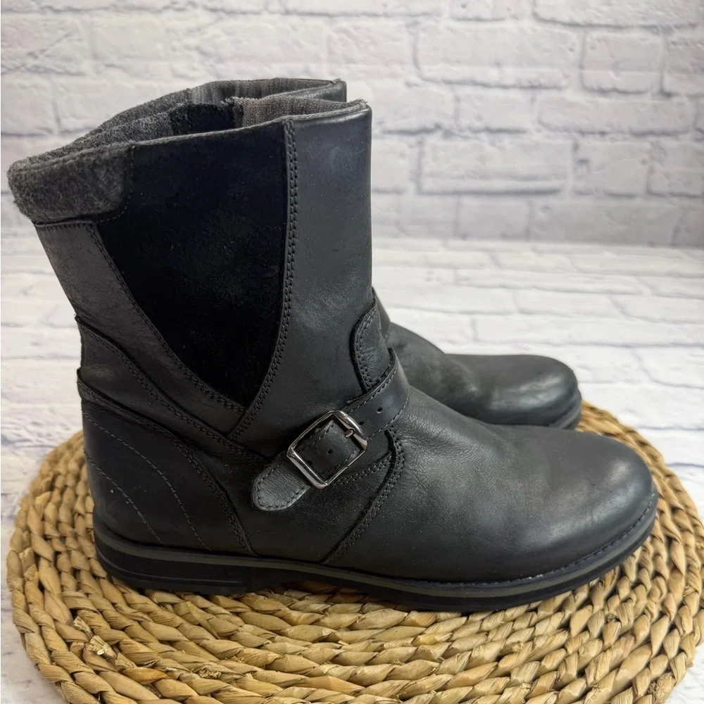 L.L. Bean durable black