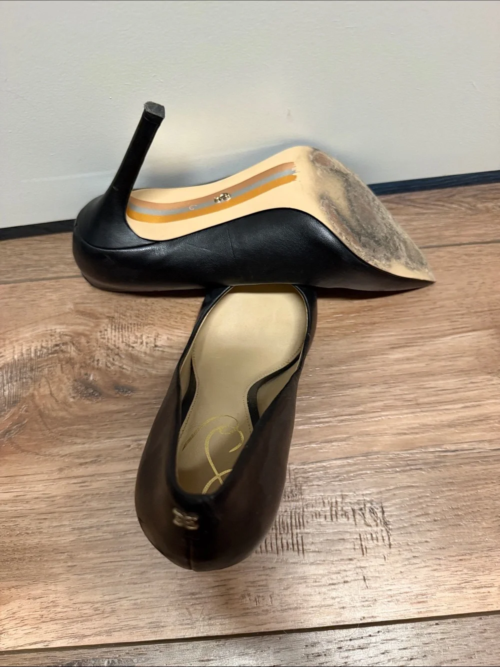 Jessica Simpson Black Pointed Toe Leather Pumps