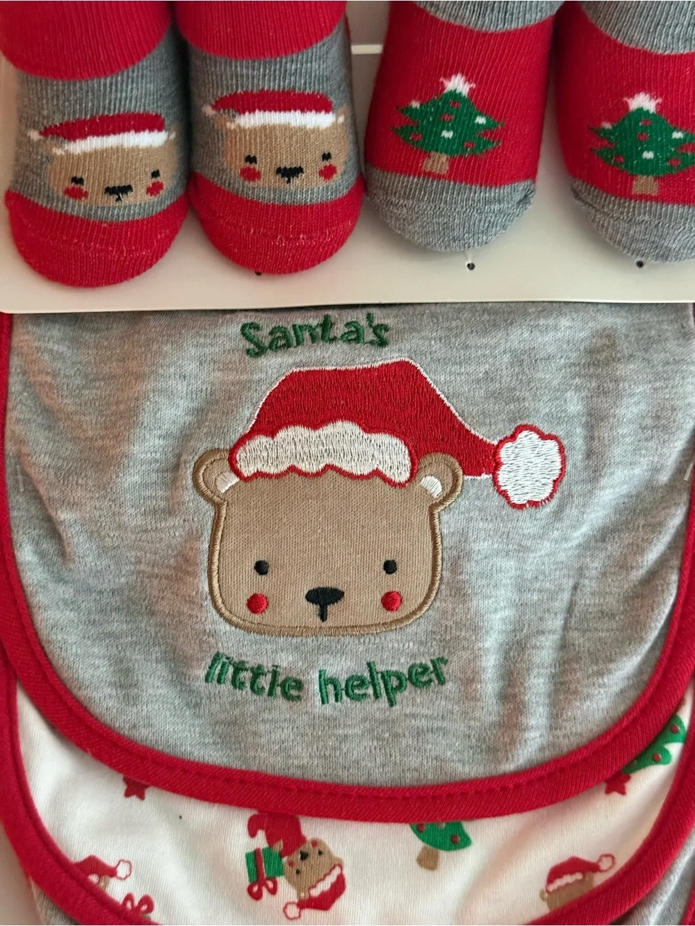 Christmas nwt Santa's Little Helper Baby Bib and Sock Set 0 - 9 months