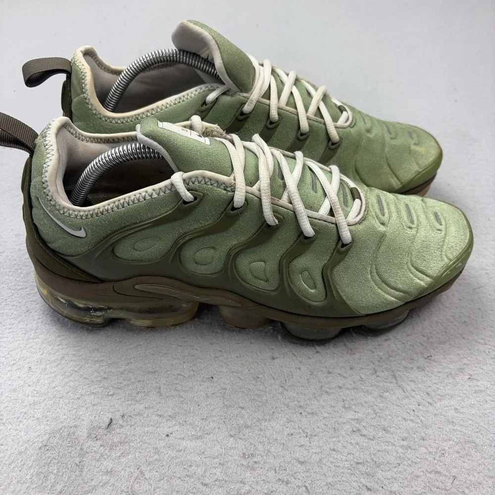 Nike Air Vapormax Plus Shoes Mens Size 10 Green Cushioned Sneakers FD0779-386