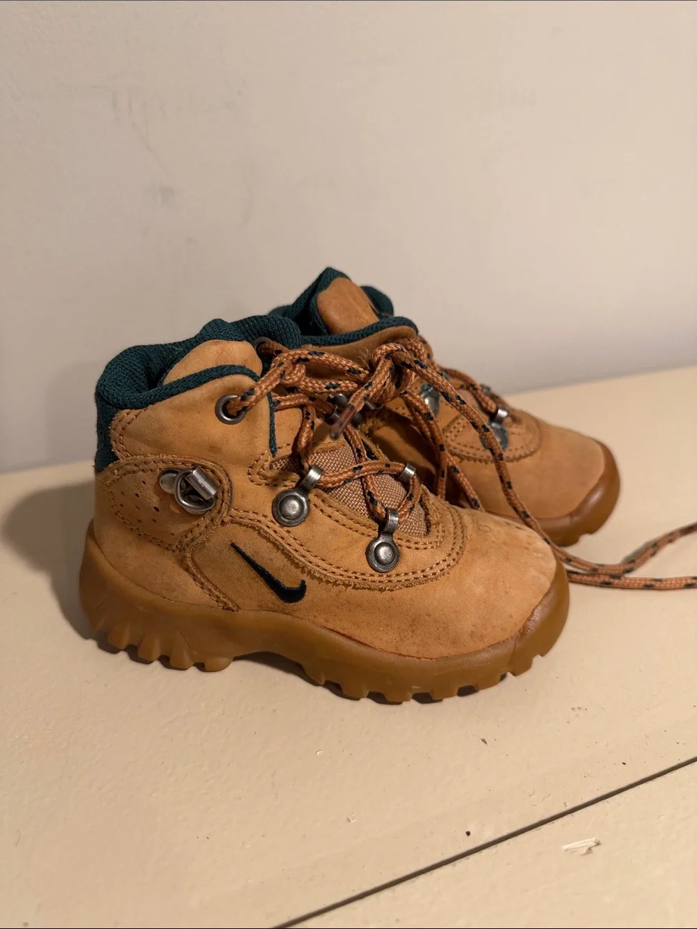 Nike Kids Tan Suede Hiking Boots with Dark Green Collar