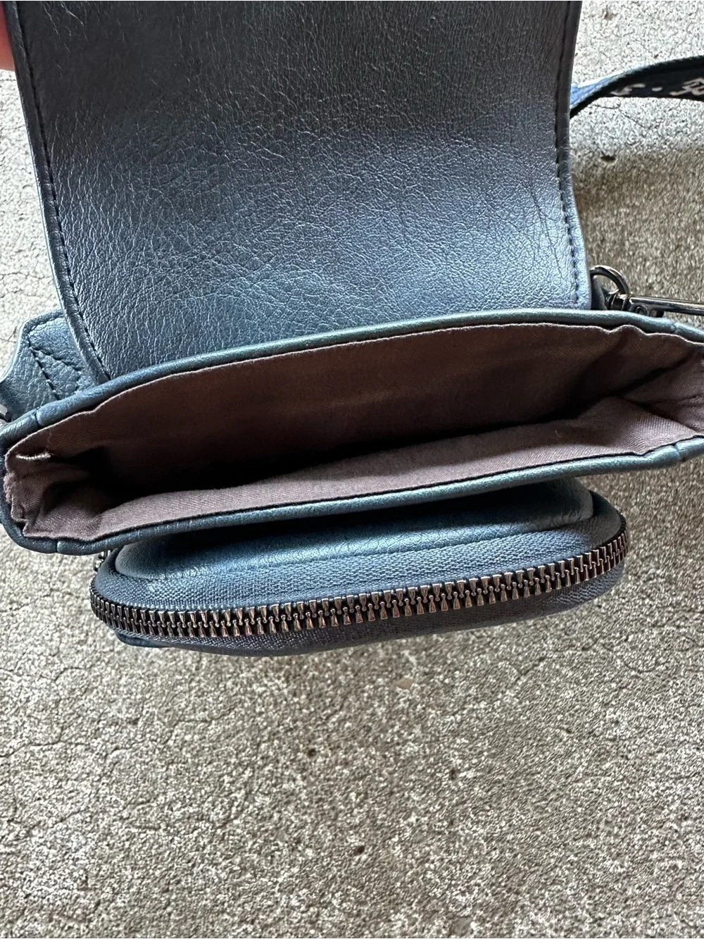 POIUGOYA navy leather