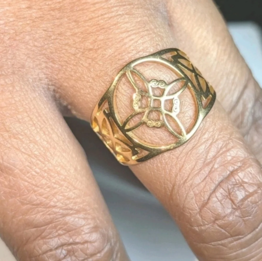 boutique elegant gold