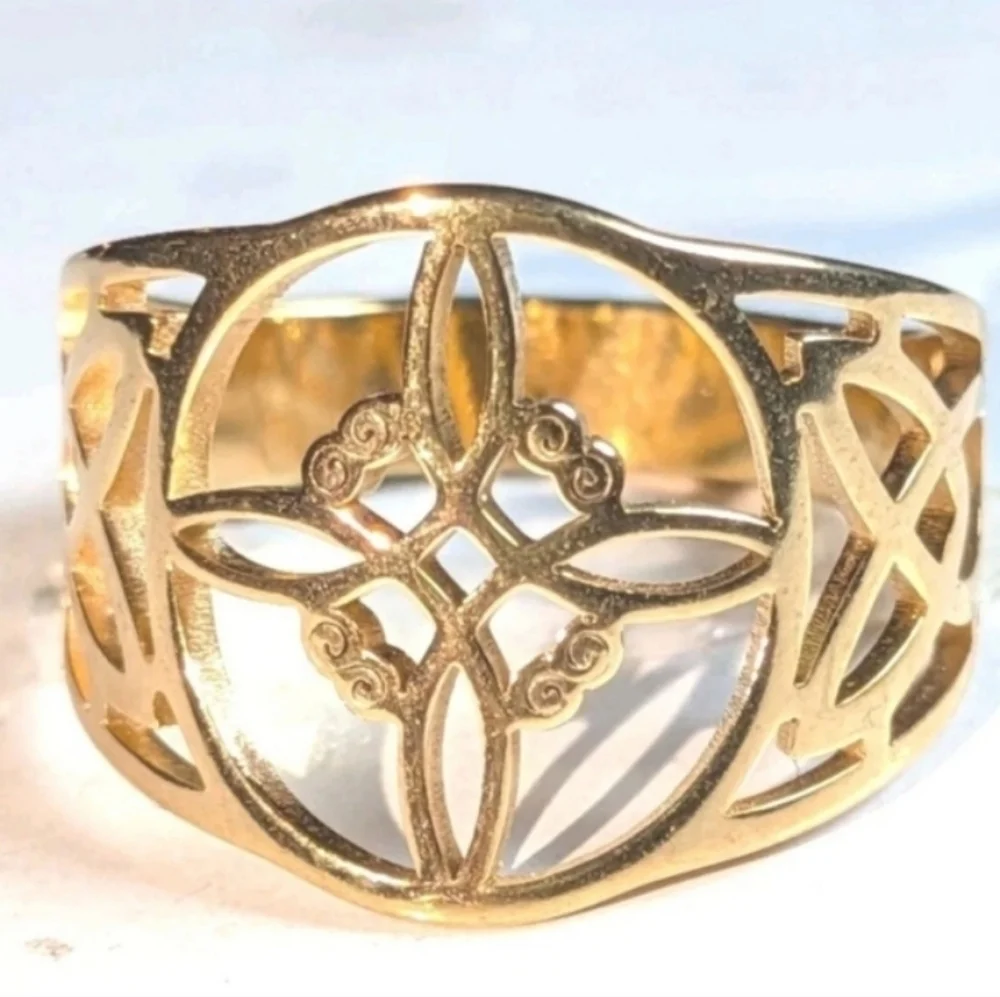 boutique elegant gold