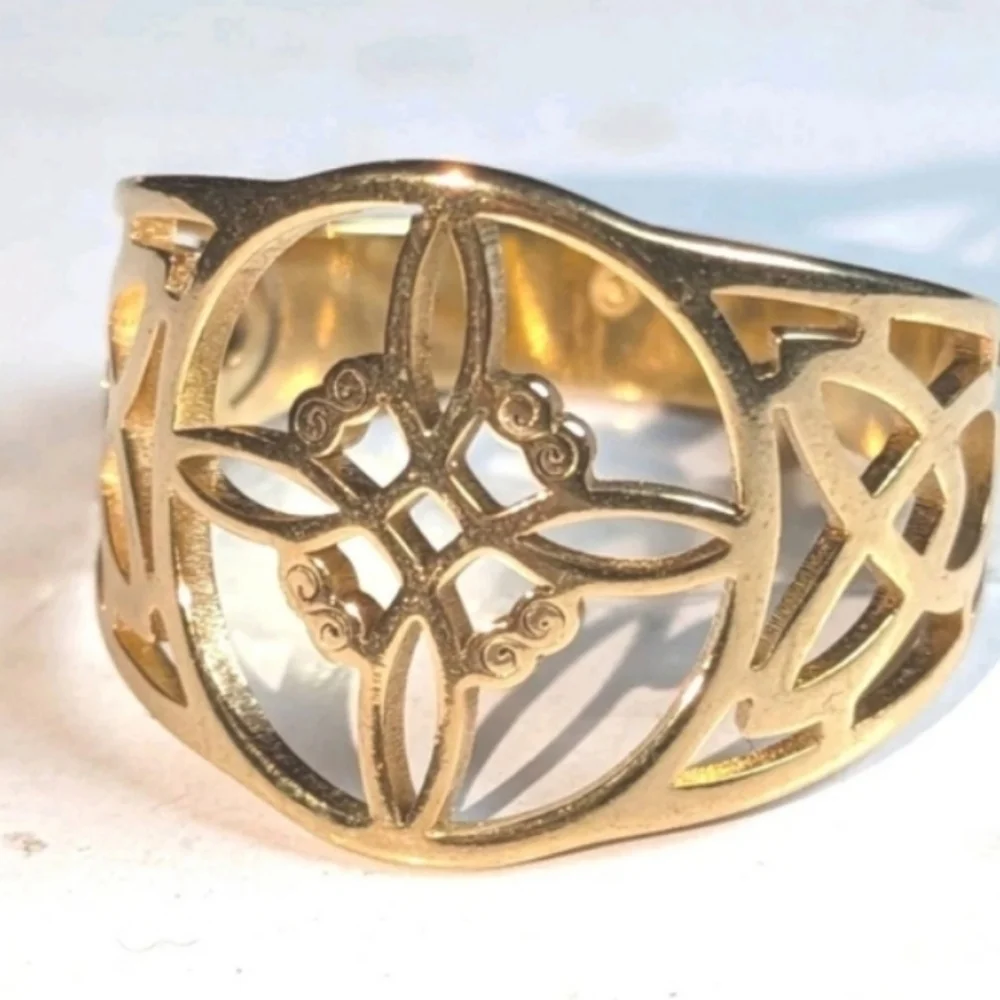 boutique elegant gold