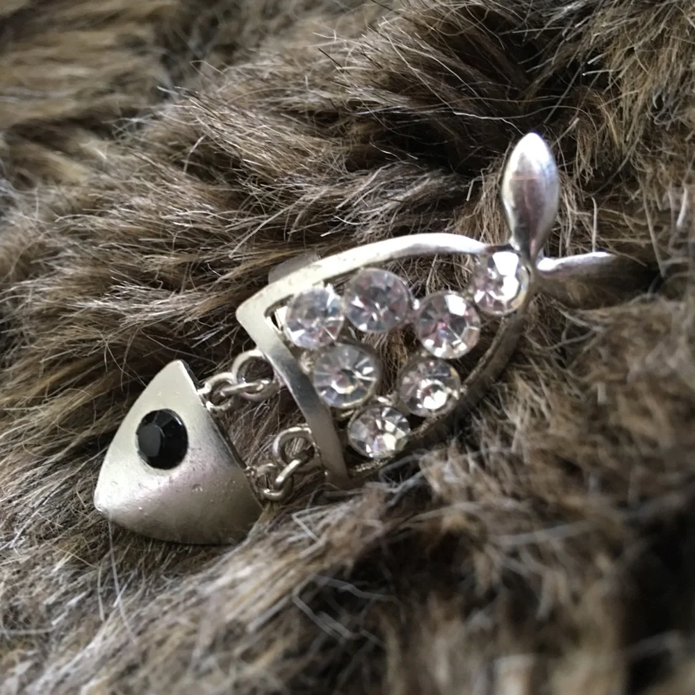 Vintage dangle head rhinestone fish ring