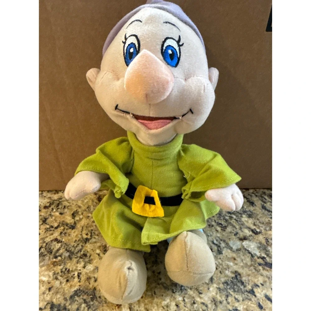 Disney Snow White Seven Dwarfs Dopey Plush Toy Factory Green Tunic 11 Inch‎