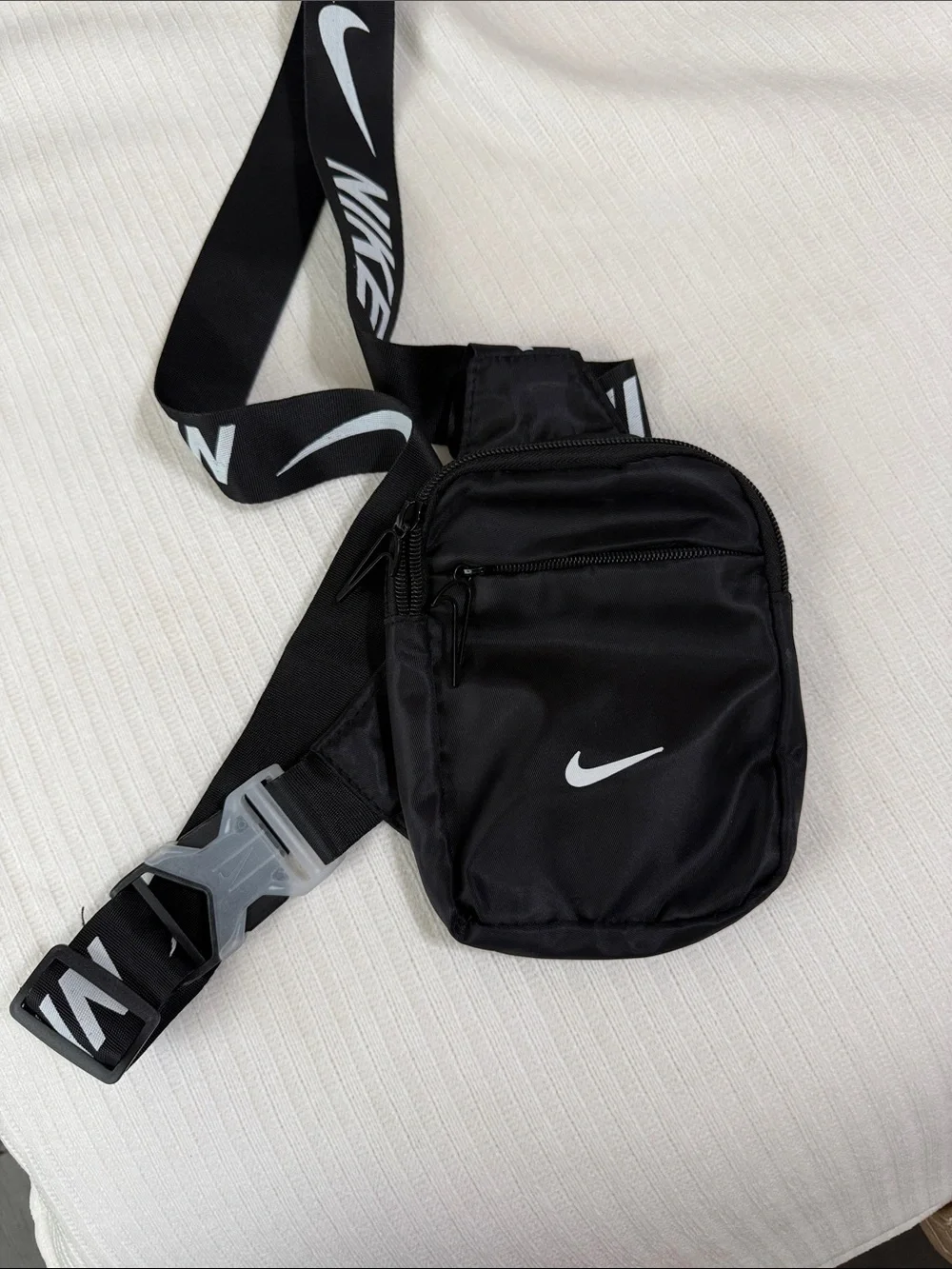 Nike small sling
