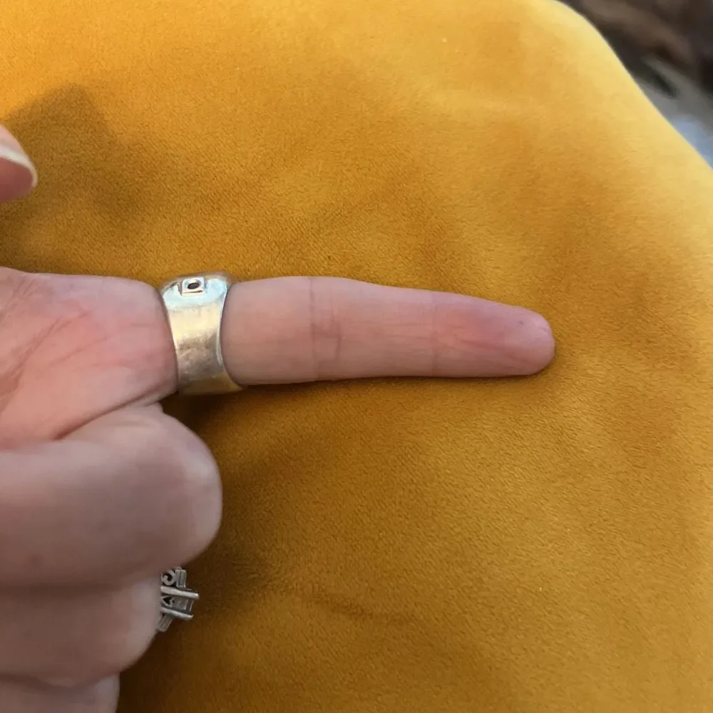 Elle gorgeous hand