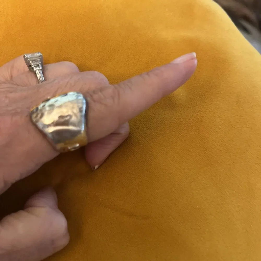 Elle gorgeous hand