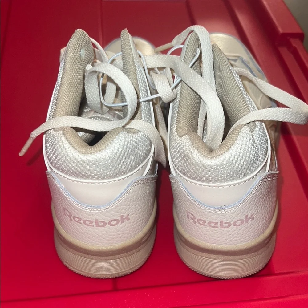 Reebok Women's Sneakers in Cream and Gray