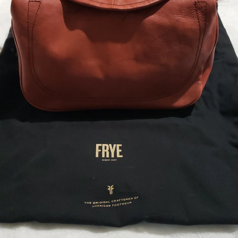 Frye Campus Rivet Hobo. Color Burnt Red. (B1).‎