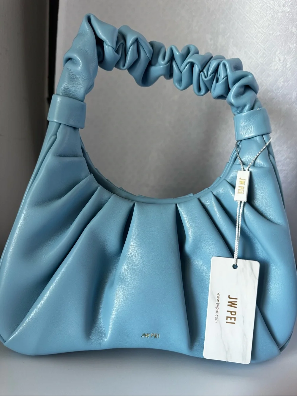 JW PEI nwt chic