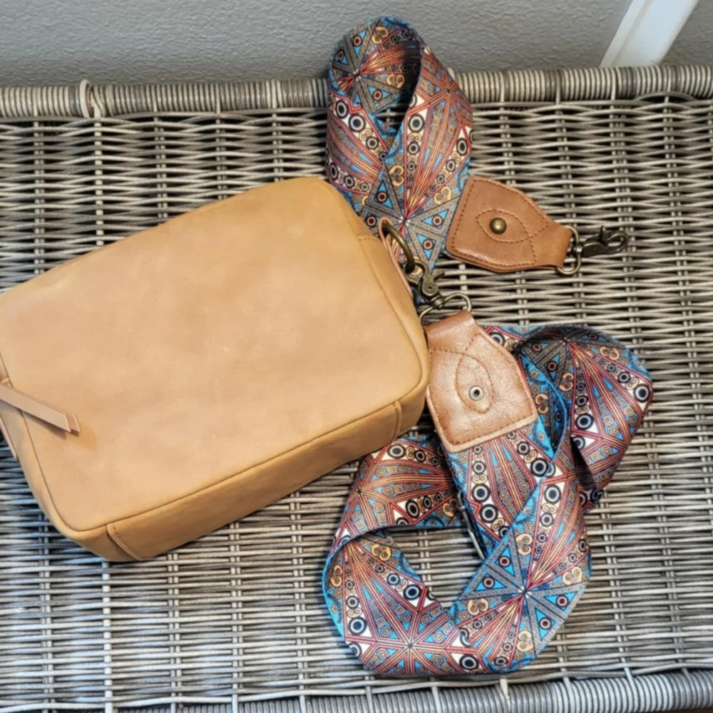 Universal Thread crossbody classic