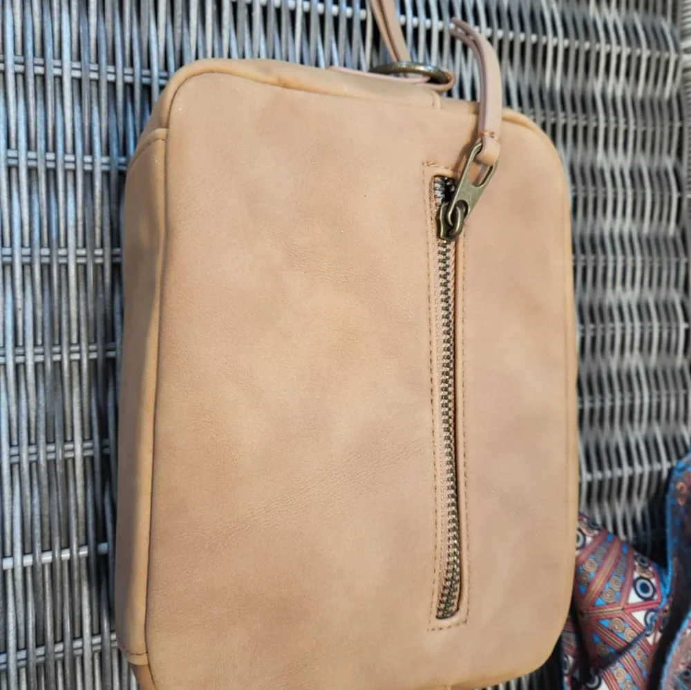 Universal Thread crossbody classic