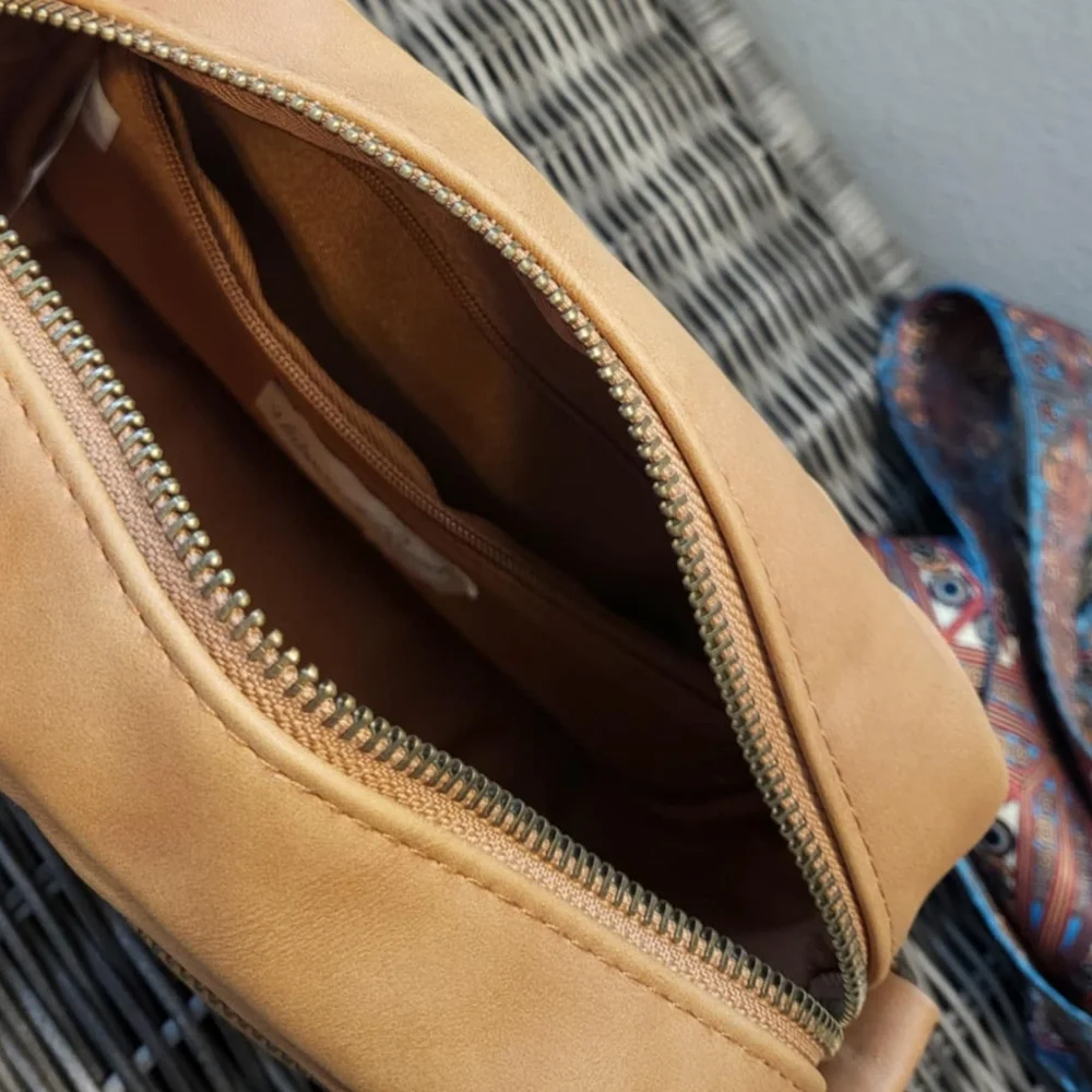 Universal Thread crossbody classic