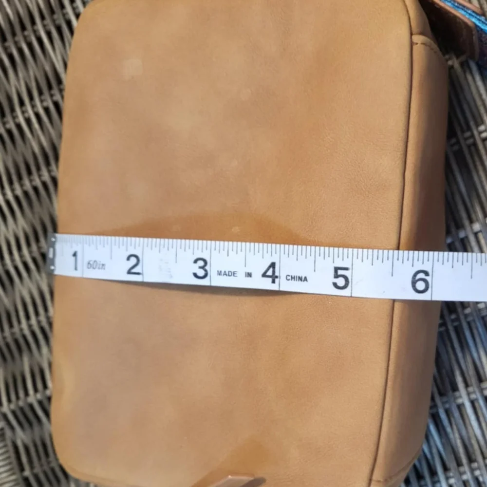 Universal Thread crossbody classic