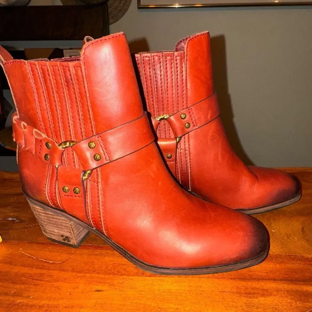 Sam Edelman Dalma Studded Harness Red Leather Chelsea Boots Ankle Booties sz 6.5
