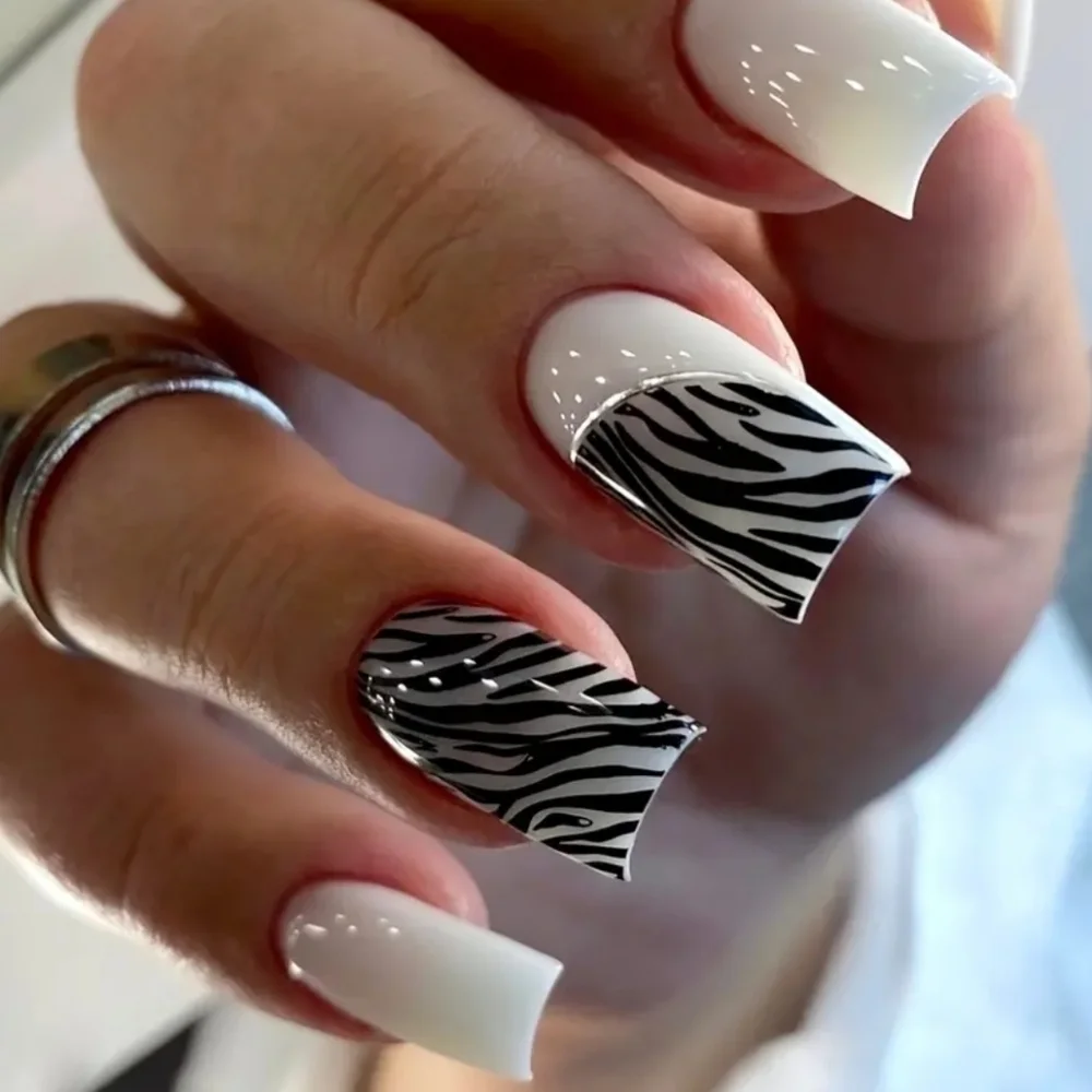 24 Pieces Fake press on nails