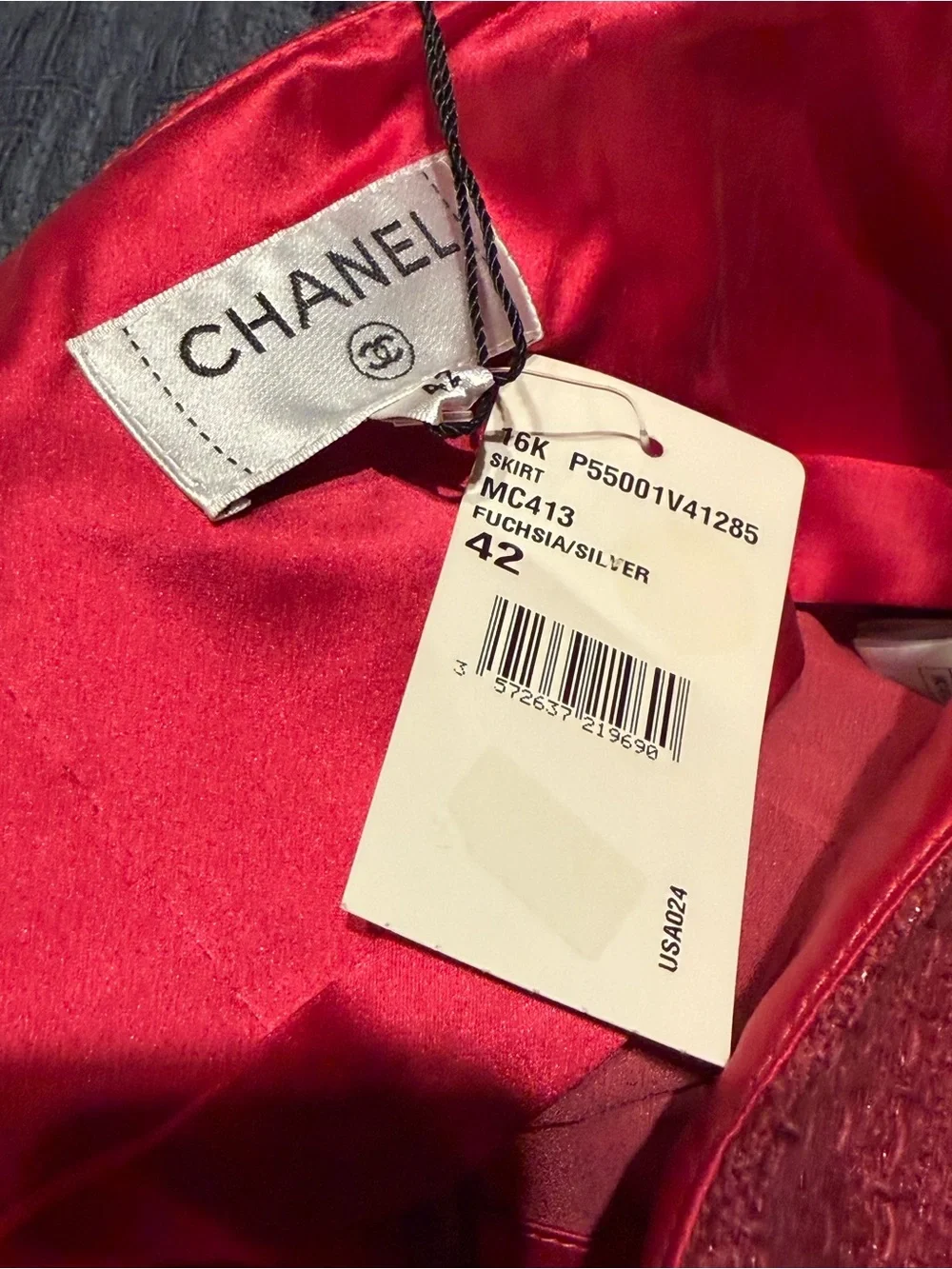 CHANEL authentic new