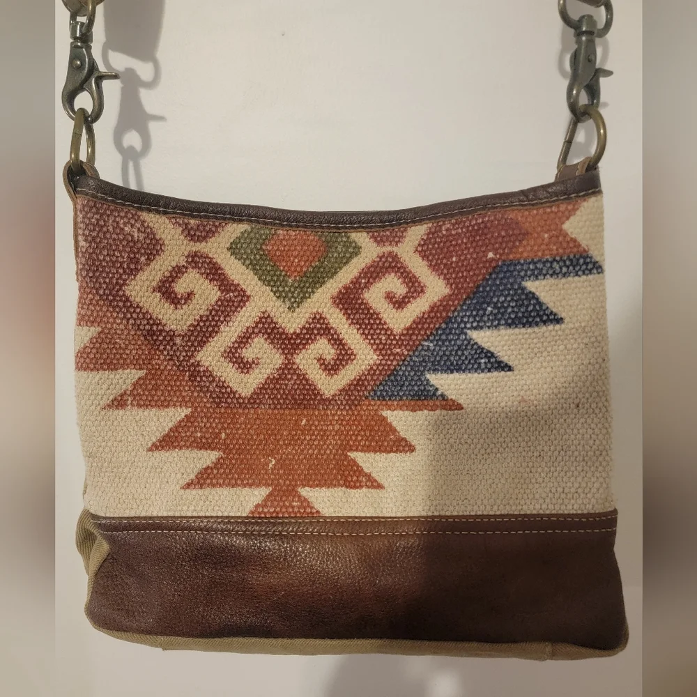 Myra Bag thrill chill