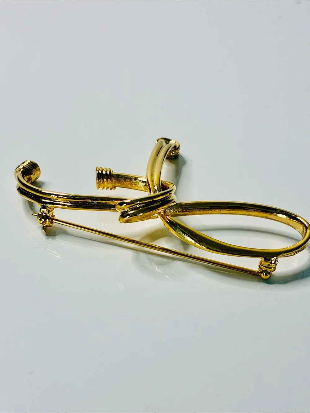 VTG 90s Classic Gold Tone Bow Knot Brooch Oversized Classic and Timeless EUC