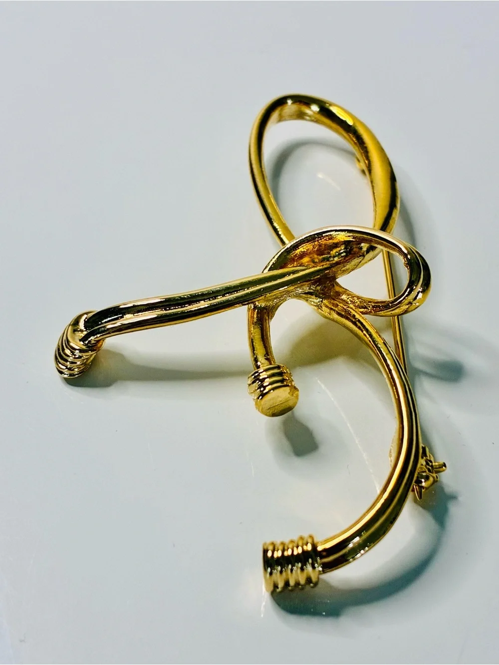 VTG 90s Classic Gold Tone Bow Knot Brooch Oversized Classic and Timeless EUC
