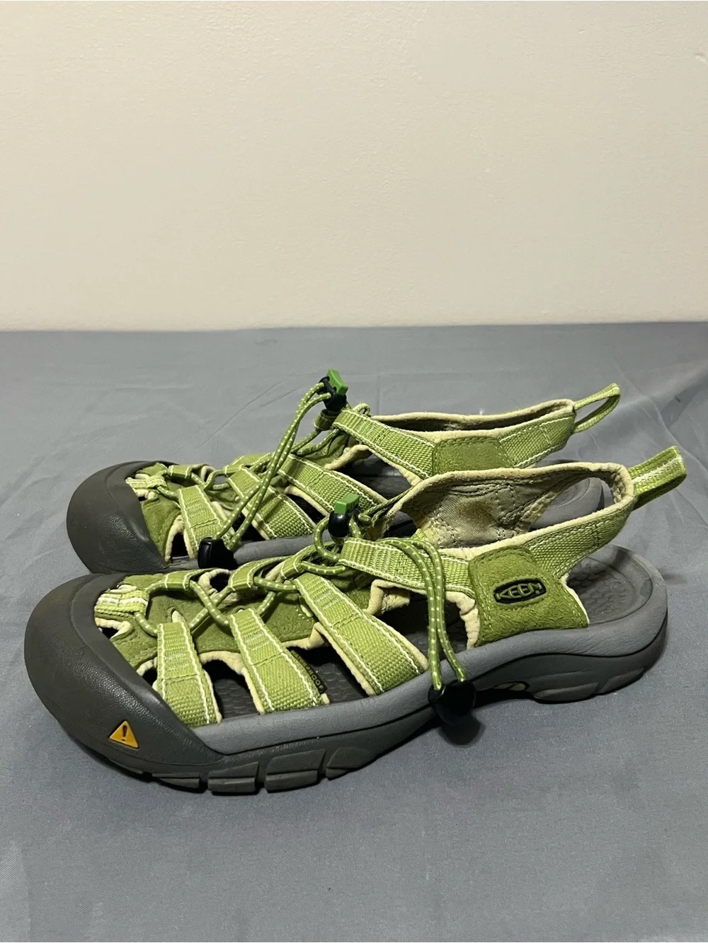 Keen lightweight closed