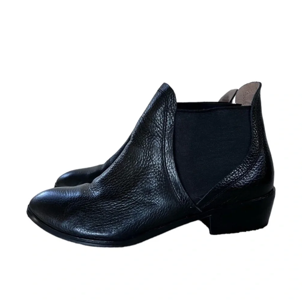 Splendid black pebbled