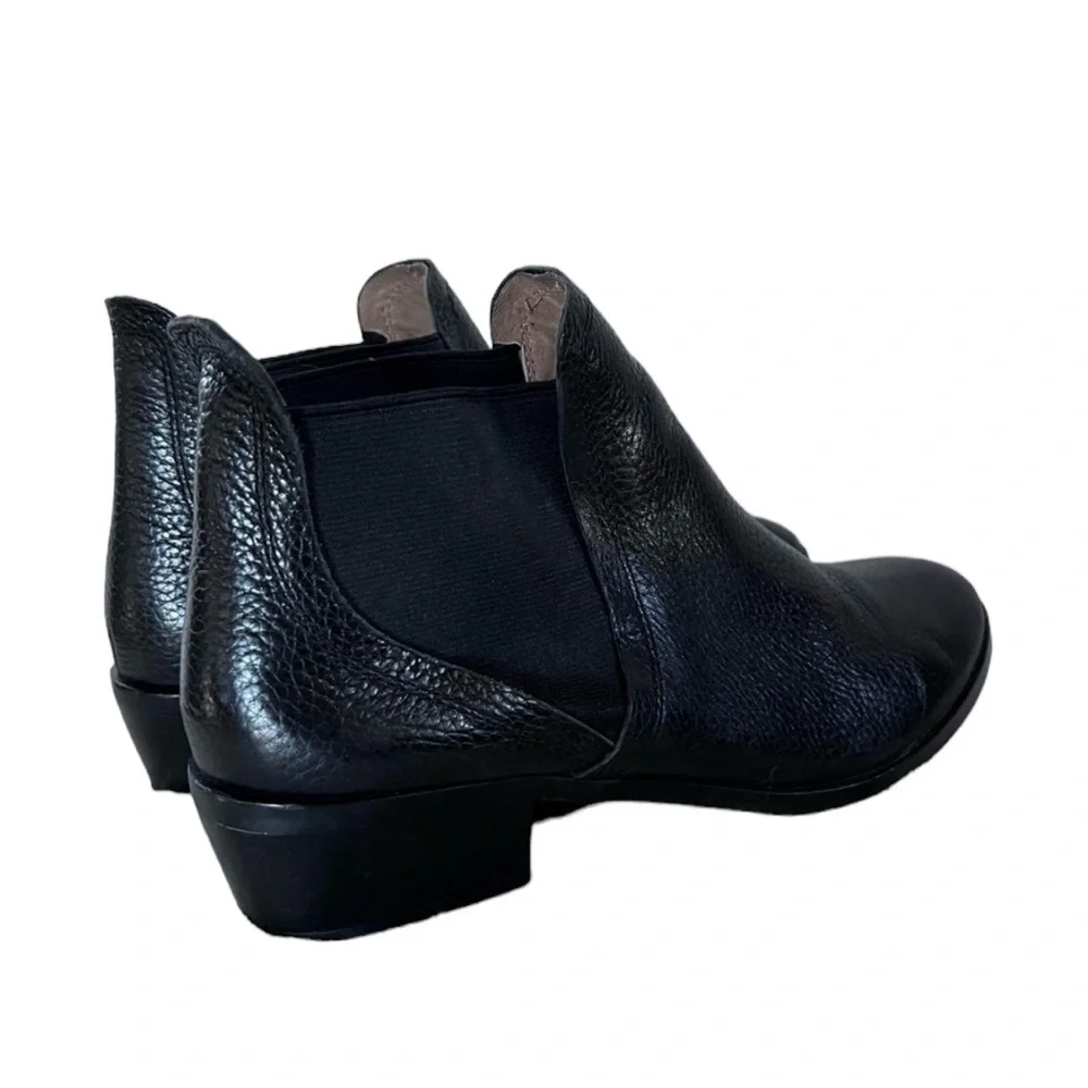 Splendid black pebbled