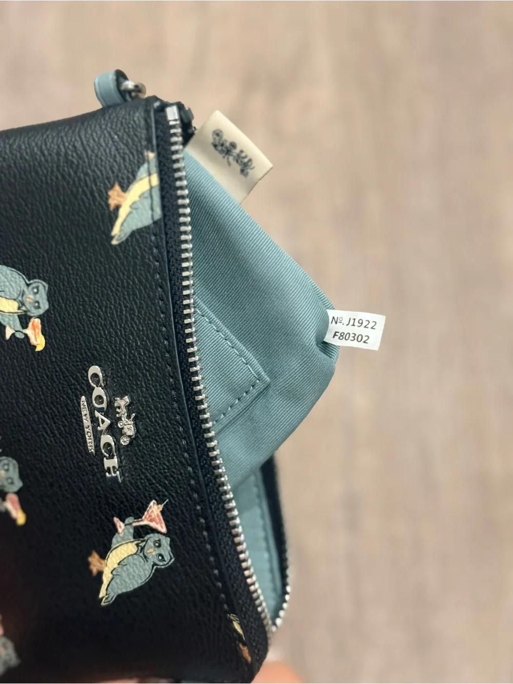 Coach corner zip