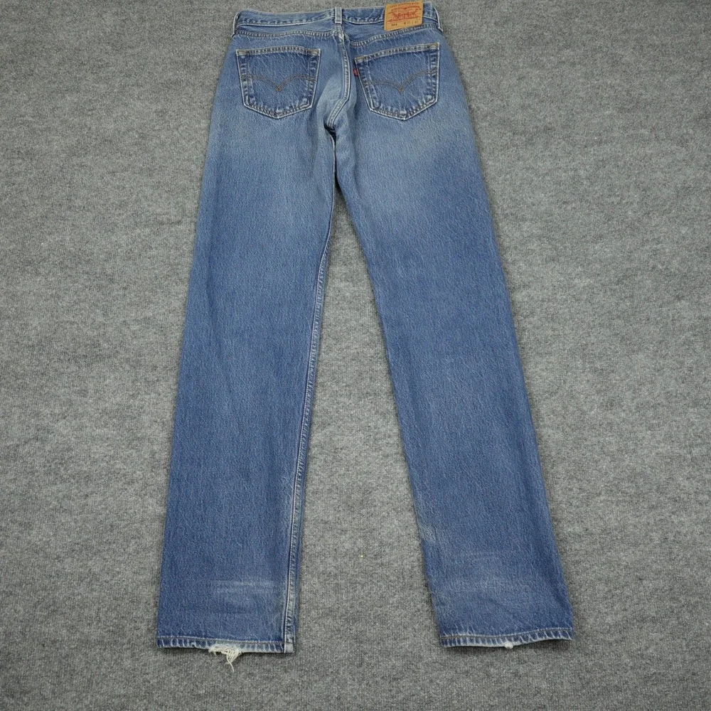 Levis tall as customers