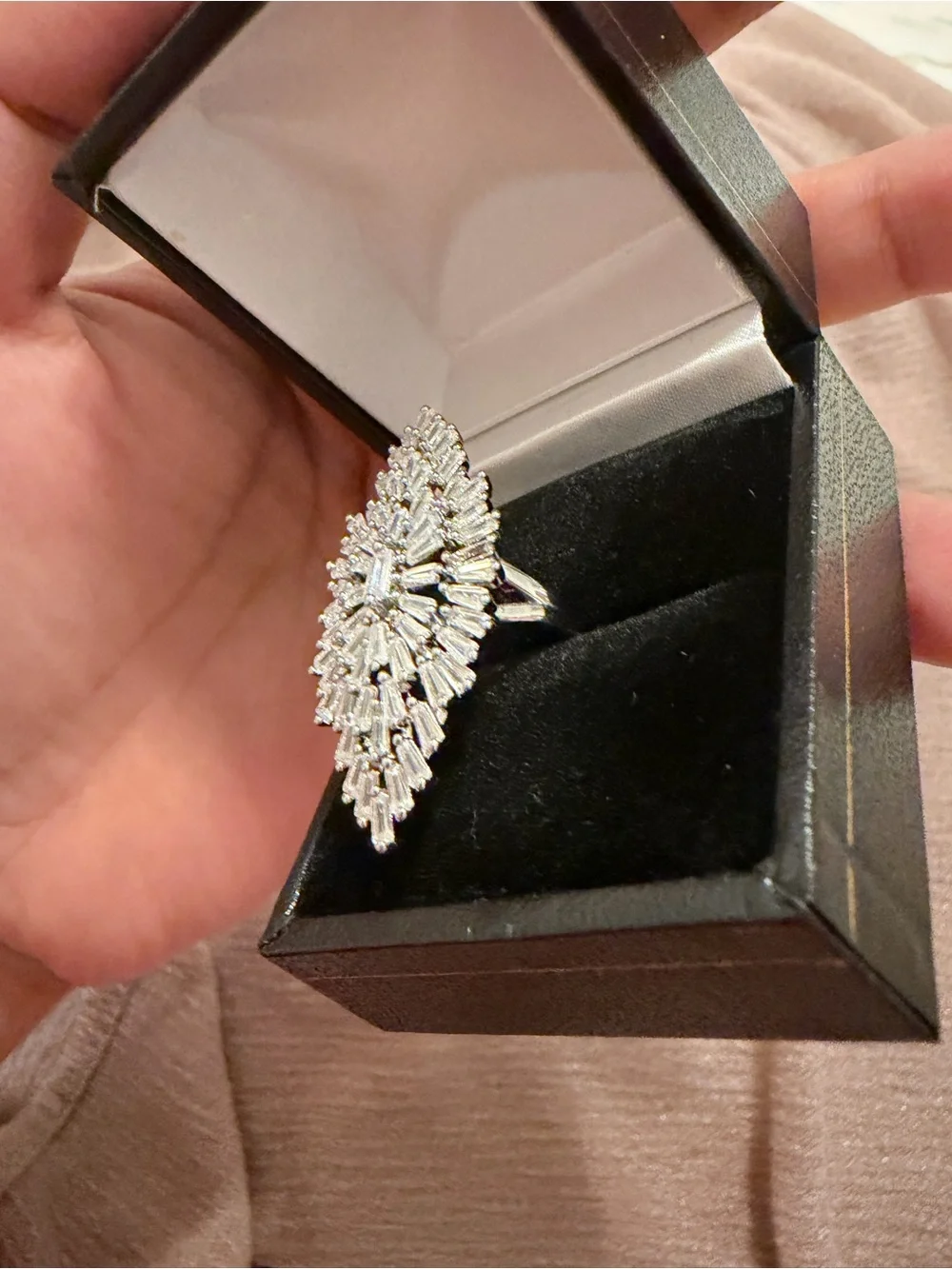 Women clear stones oval ring size 7