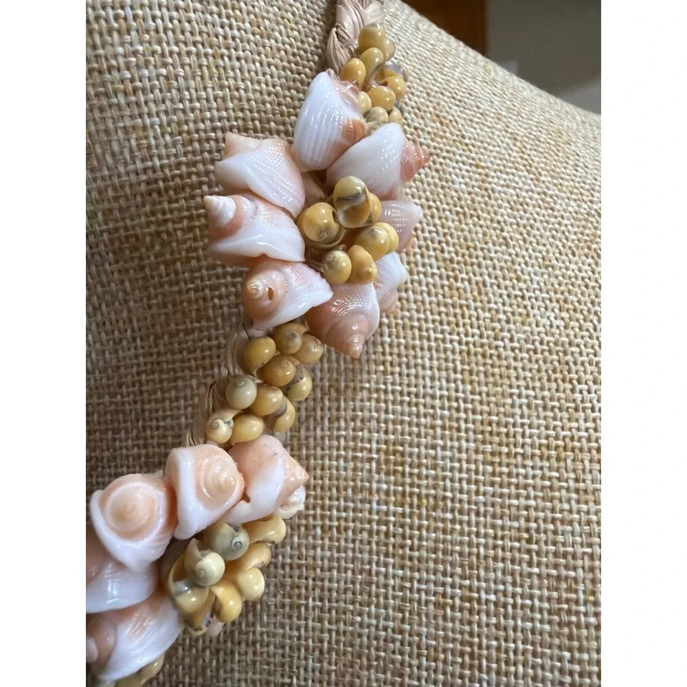 N/A seashell necklace