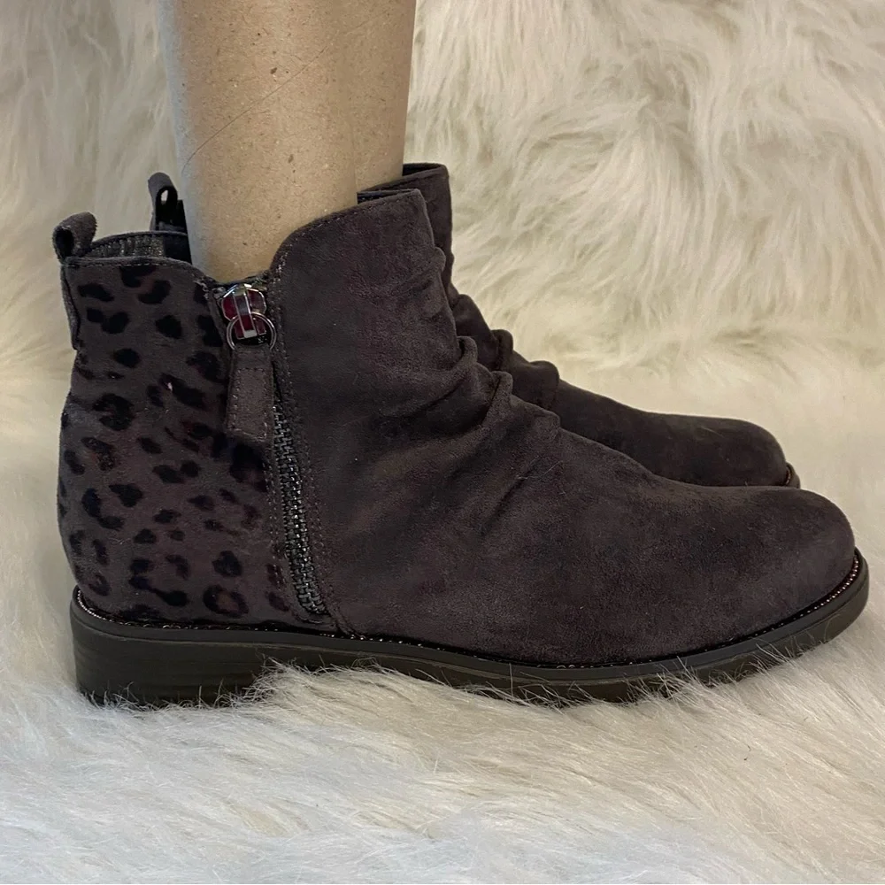 Gray Suede Ankle Boots with Zipper and Perforated Design Big‎ Girls Size 5