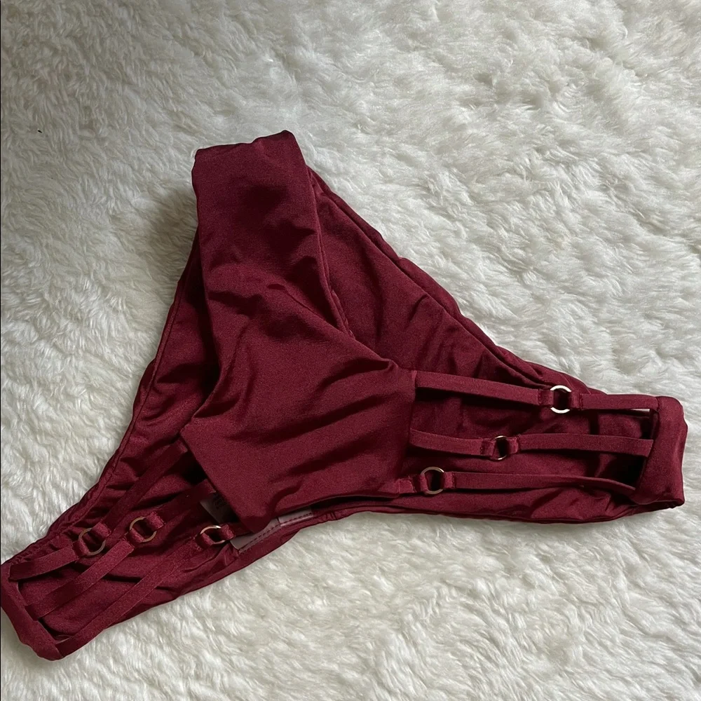 Beach Bunny ties multiple