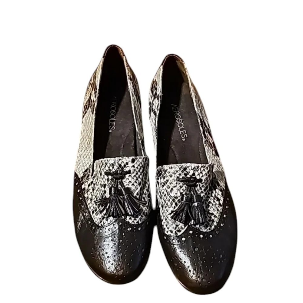 AEROSOLES very gently