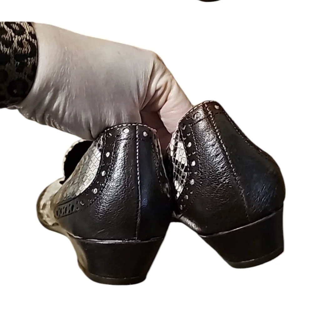 AEROSOLES very gently