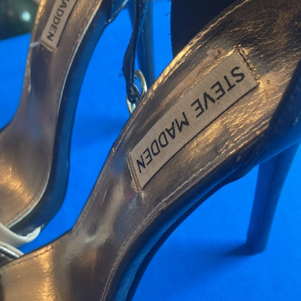 Steve Madden step out