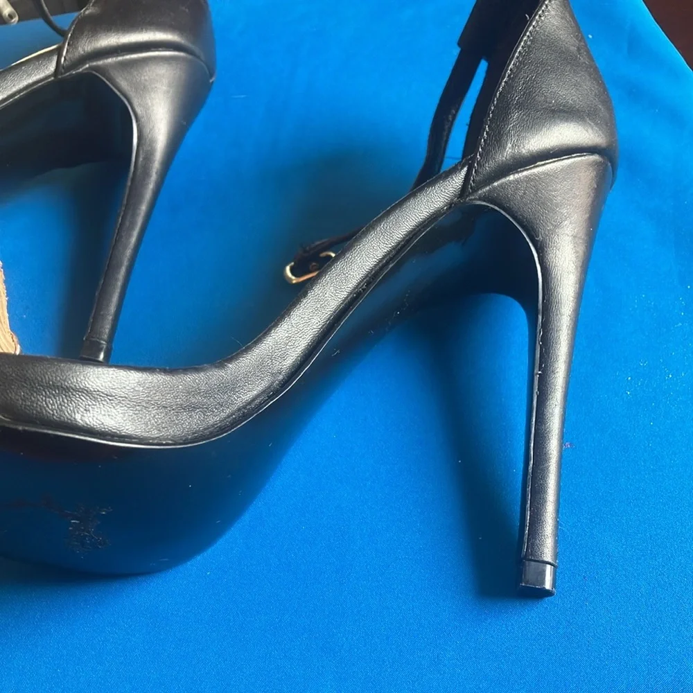 Steve Madden step out