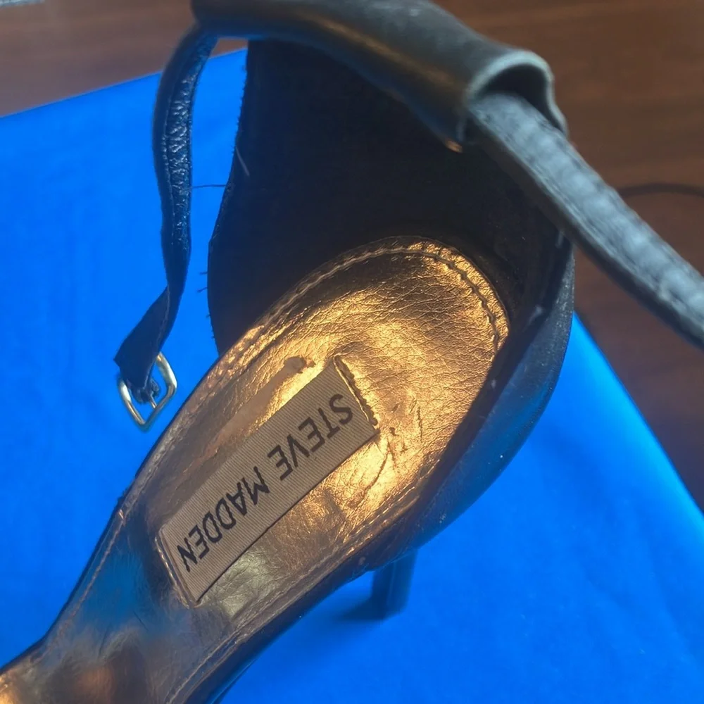 Steve Madden step out