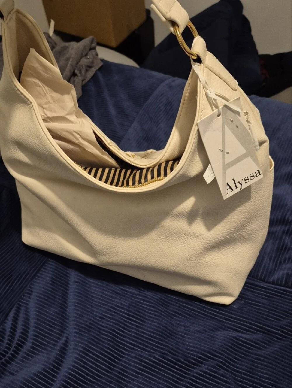 N/A elegant cream